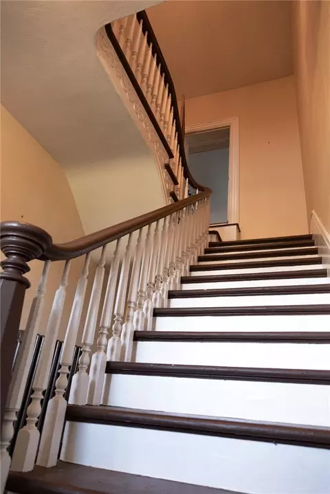 Entry Way - 262 Durst Rd, Irwin, PA 15642 photo 3 of 5