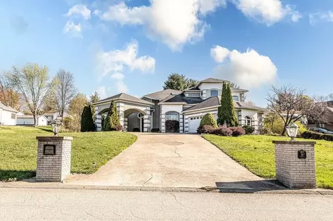 87 Farmview Dr, Uniontown, PA 15401