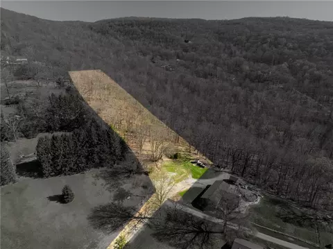 221 Malvina Ln, Latrobe, PA 15650