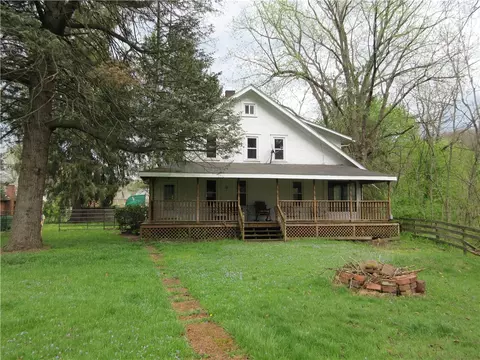 227 Wurtemburg Rd, Ellwood City, PA 16117