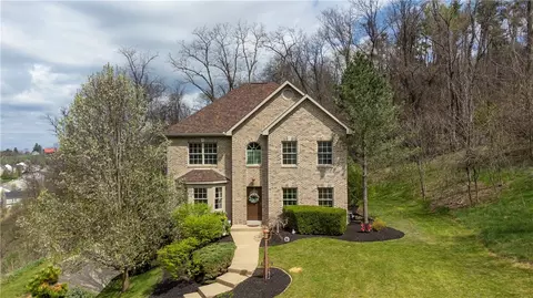 226 Coachside Dr, Washington, PA 15301