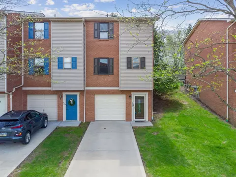 196 Woodhaven Dr, Seven Fields, PA 16046