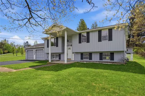 200 Locust Ter, Ellwood City, PA 16117