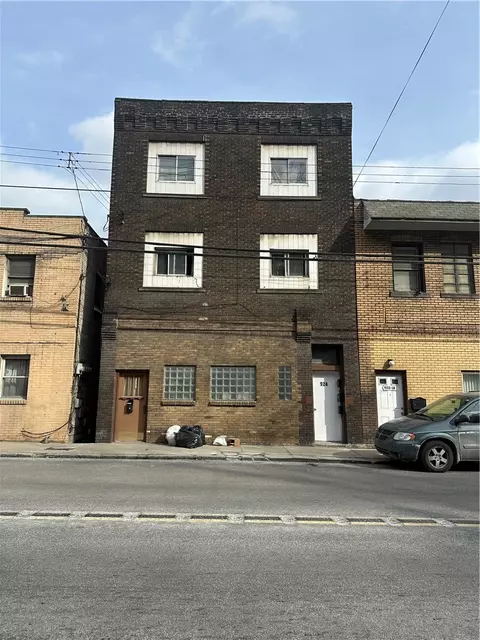 924 Island Ave, Mckees Rocks, PA 15136