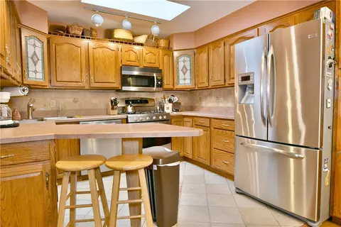 Kitchen - 1001 Grant St, Monaca, PA 15061 photo 2 of 2