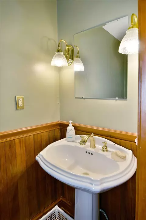 Bath - 1001 Grant St, Monaca, PA 15061 photo 1 of 9
