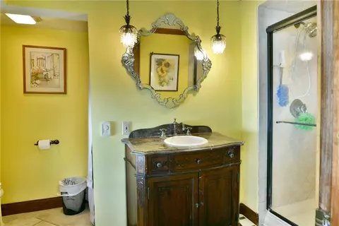 Bath - 1001 Grant St, Monaca, PA 15061 photo 5 of 9