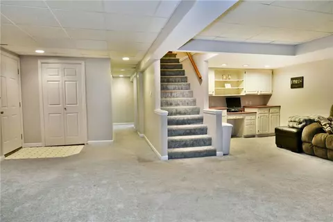 Entry Way - 1001 Grant St, Monaca, PA 15061 photo 3 of 3