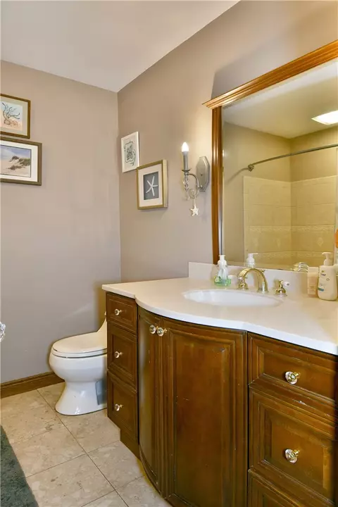 Bath - 1001 Grant St, Monaca, PA 15061 photo 3 of 9