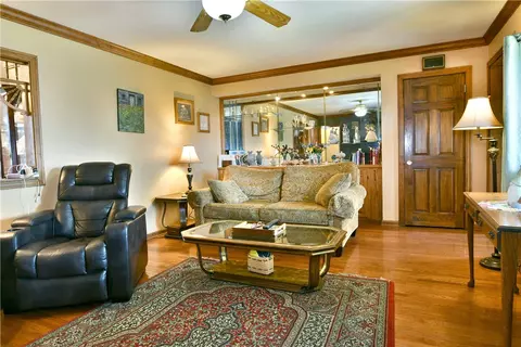 Living - 1001 Grant St, Monaca, PA 15061 photo 5 of 9