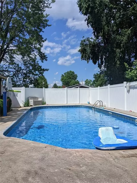 Exterior - 1001 Grant St, Monaca, PA 15061 photo 4 of 5