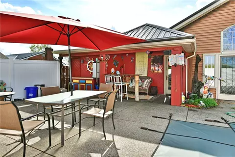 Exterior - 1001 Grant St, Monaca, PA 15061 photo 2 of 5
