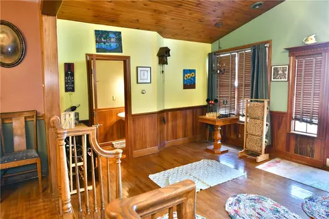 Entry Way - 1001 Grant St, Monaca, PA 15061 photo 2 of 3