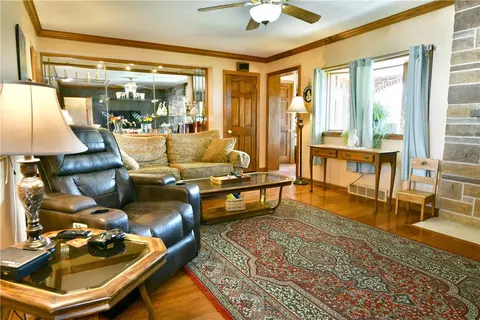 Living - 1001 Grant St, Monaca, PA 15061 photo 4 of 9
