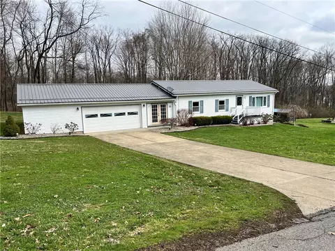 21 West Dr, Greenville, PA 16125