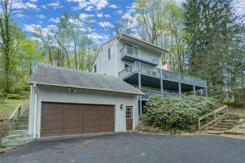 860 Parkview Dr, Johnstown, PA 15905