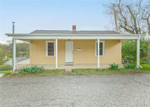 430 12 Glass Aly, Houston, PA 15342