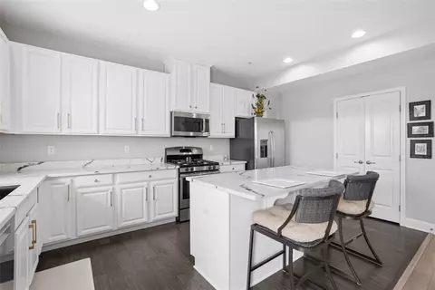 Kitchen - 3101 Pointe View Dr, Mars, PA 16046 photo 2 of 3