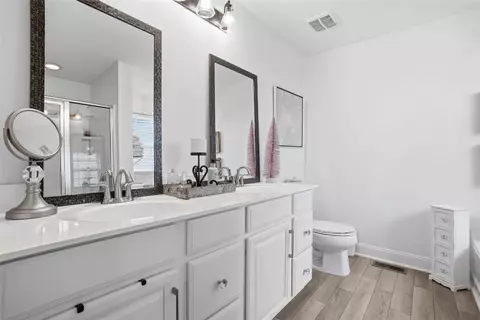 Bath - 3101 Pointe View Dr, Mars, PA 16046 photo 2 of 3