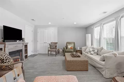 Living - 3101 Pointe View Dr, Mars, PA 16046 photo 2 of 5