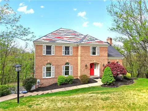 110 Royal Pl, Canonsburg, PA 15317
