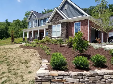 1174 Lauralynn Dr, Latrobe, PA 15650