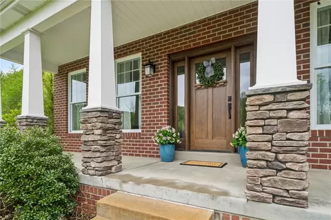 1174 Lauralynn Dr, Latrobe, PA 15650