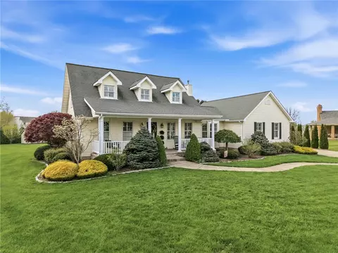 824 Brandywine Dr, Hermitage, PA 16148