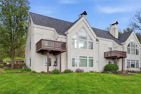 7 Ridgemead Fields Dr, Verona, PA 15147