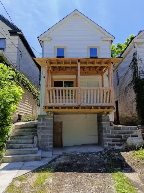 210 N 4th St, Jeannette, PA 15644