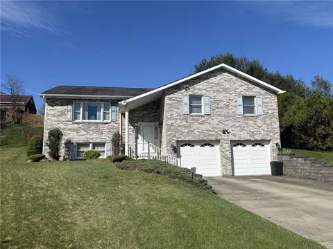 209 Falcon Rdg, New Kensington, PA 15068