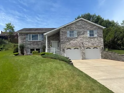209 Falcon Rdg, New Kensington, PA 15068