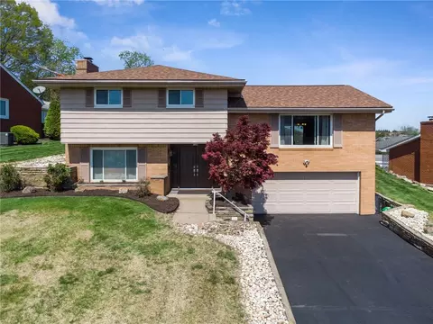 154 Manchester Dr, Irwin, PA 15642