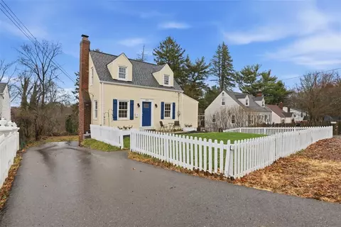 2012 Pleasant St, Bethel Park, PA 15102