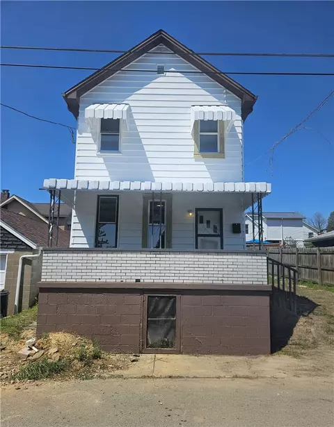 807 Hazlett Ave, Brackenridge, PA 15014