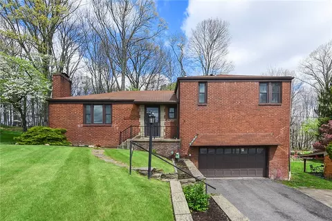 131 Sylvania Dr, Pittsburgh, PA 15236