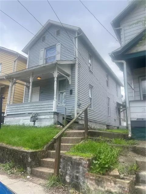 418 E Division St, New Castle, PA 16101