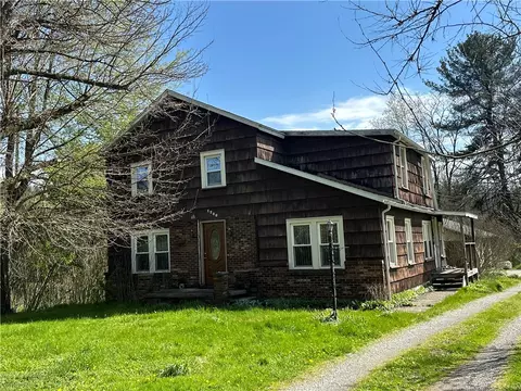 1780 Hofius Ln, Hermitage, PA 16148