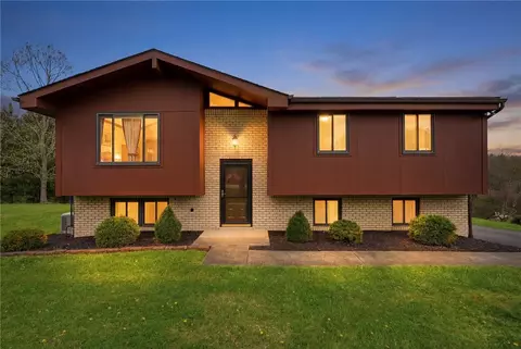 4972 Field Acres Dr, Gibsonia, PA 15044