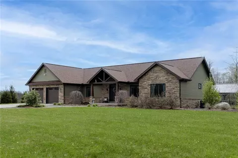130 E Parker Rd, Mercer, PA 16137