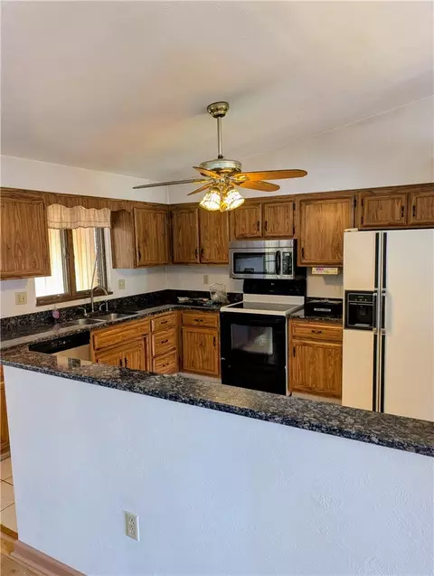 74 Windcrest, Cecil, PA 15321 photo 4