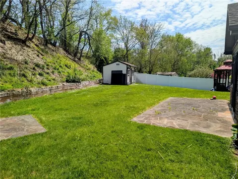 74 Windcrest, Cecil, PA 15321 photo 9