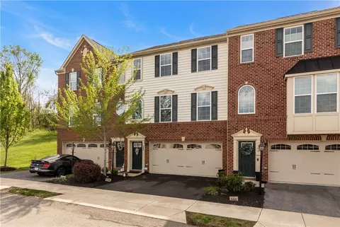 108 Noble Woods Dr, Coraopolis, PA 15108