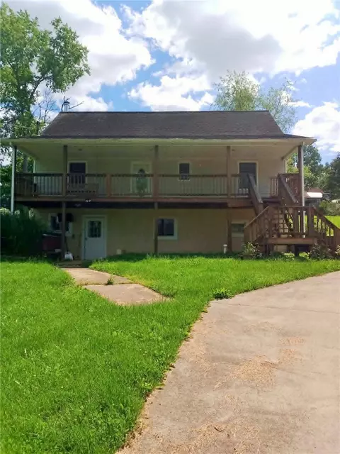 30 Summit St, Clarksville, PA 15322