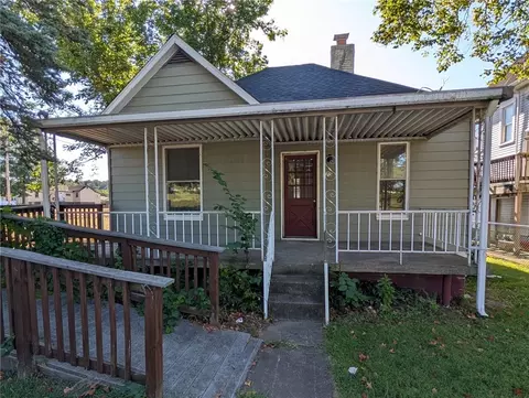 520 W Pike St, Meadowlands, PA 15347