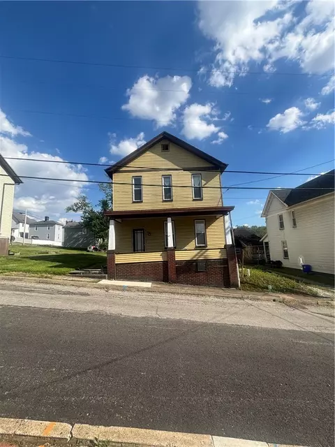 16 Oak St, Manor, PA 15665