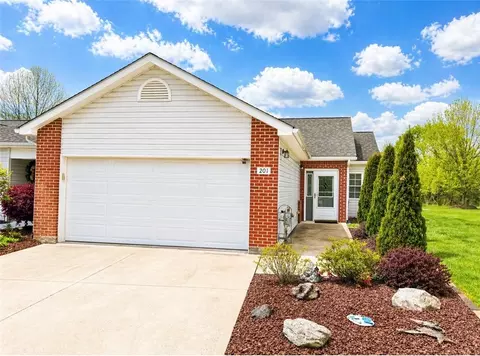 201 Wimbledon Dr, Mount Pleasant, PA 15666