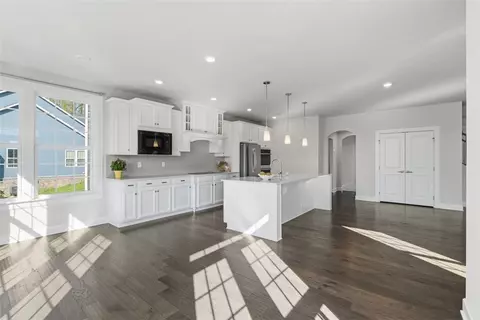Kitchen - 641 Tullamore Trl, Mars, PA 16046 photo 5 of 5