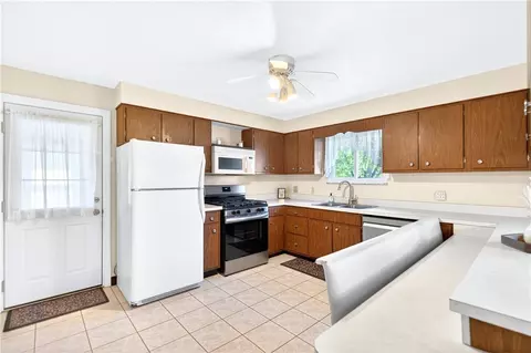 Kitchen - 12296 Longview Dr, Irwin, PA 15642 photo 4 of 4