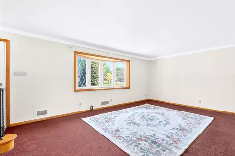 Living - 12296 Longview Dr, Irwin, PA 15642 photo 4 of 7